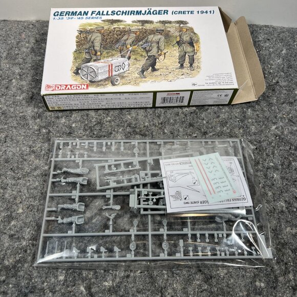 Dragon Model Kit 39 to 45 Series Germany 1:3  German Fallshirmjager Crete 1941 - Picture 7 of 9